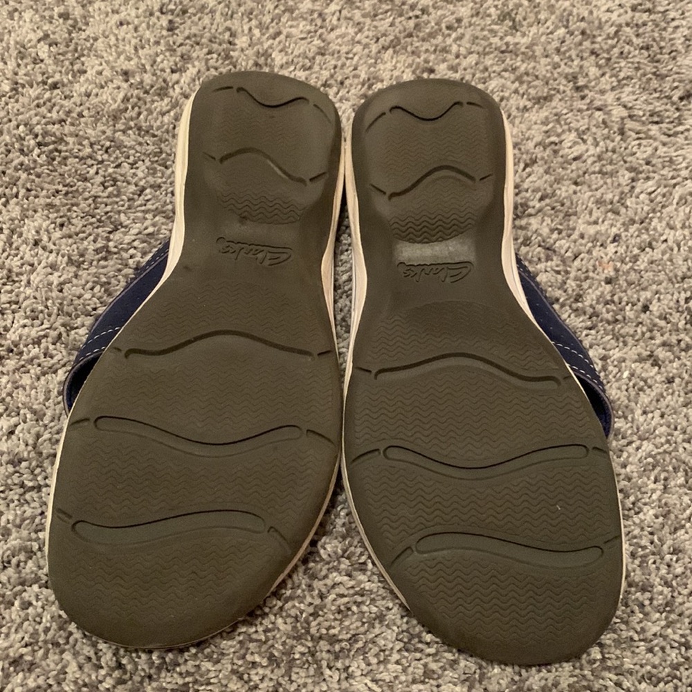 Clark’s Flop Flops - Picture 5 of 11